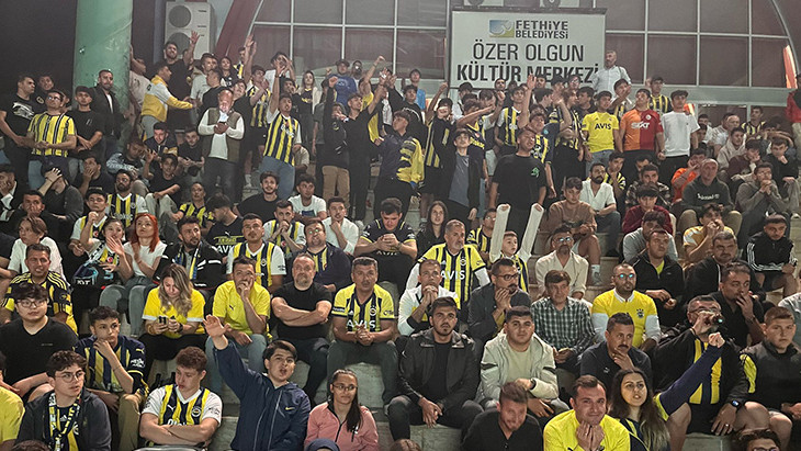 Fethiye'de Fenerbahçeliler Olympiakos Maçını Hep Birlikte İzledi