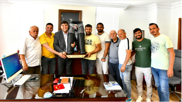 Güreşçilerden Başkan Karaca'ya ziyaret
